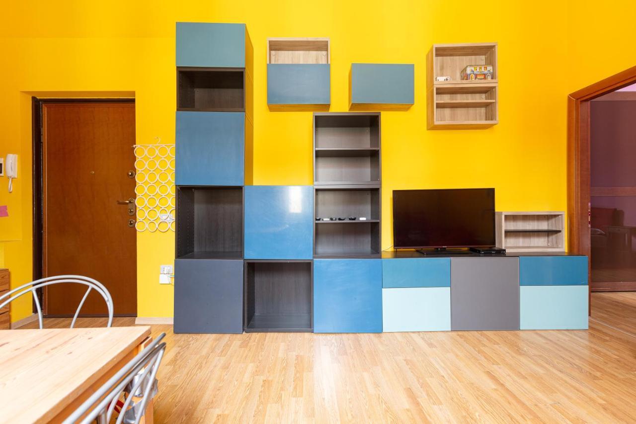 Milano Viale Umbria Colorful Apartment Exterior photo